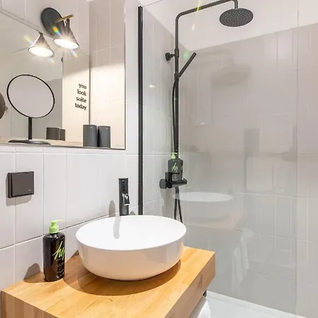 Limehome Porschestrasse شقة